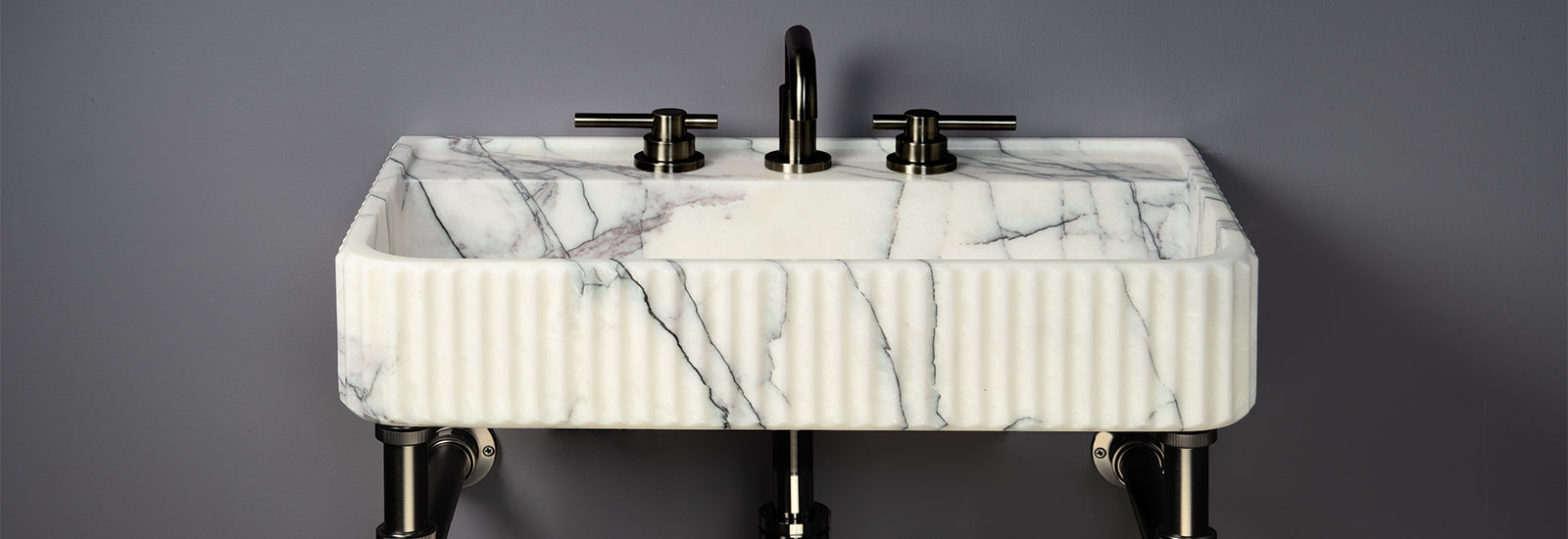 Lumbre Sink in Viola Bianco