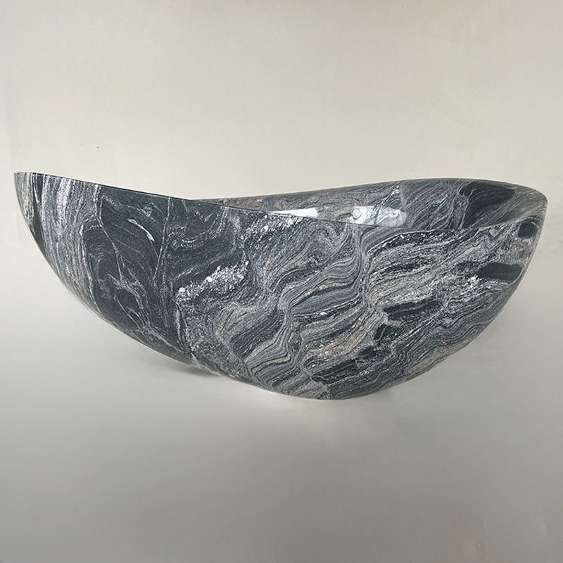 Papillon Bathtub in Cumulo Granite