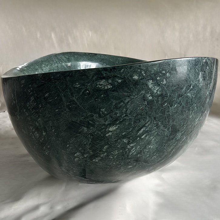 Papillon Bathtub in verde indio marble