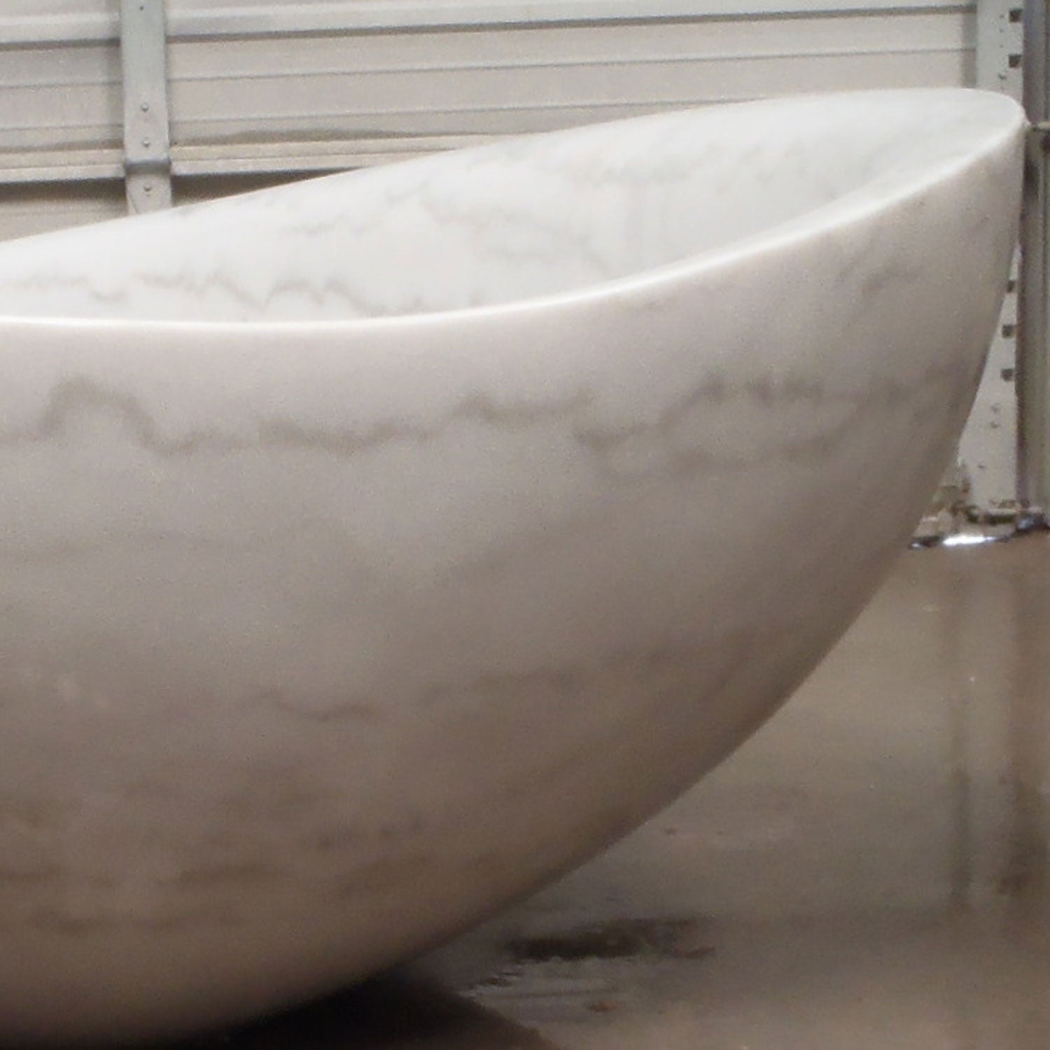 Papillon Bathtub in  in luna bianca marble 