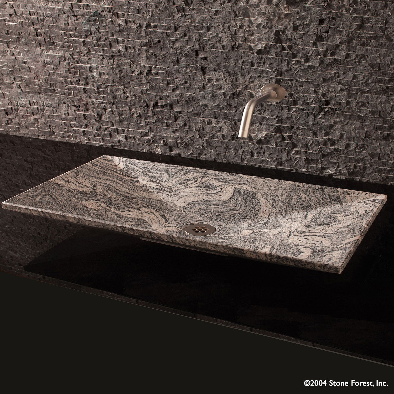 Verona Vessel bath sink carved in cumulo granite