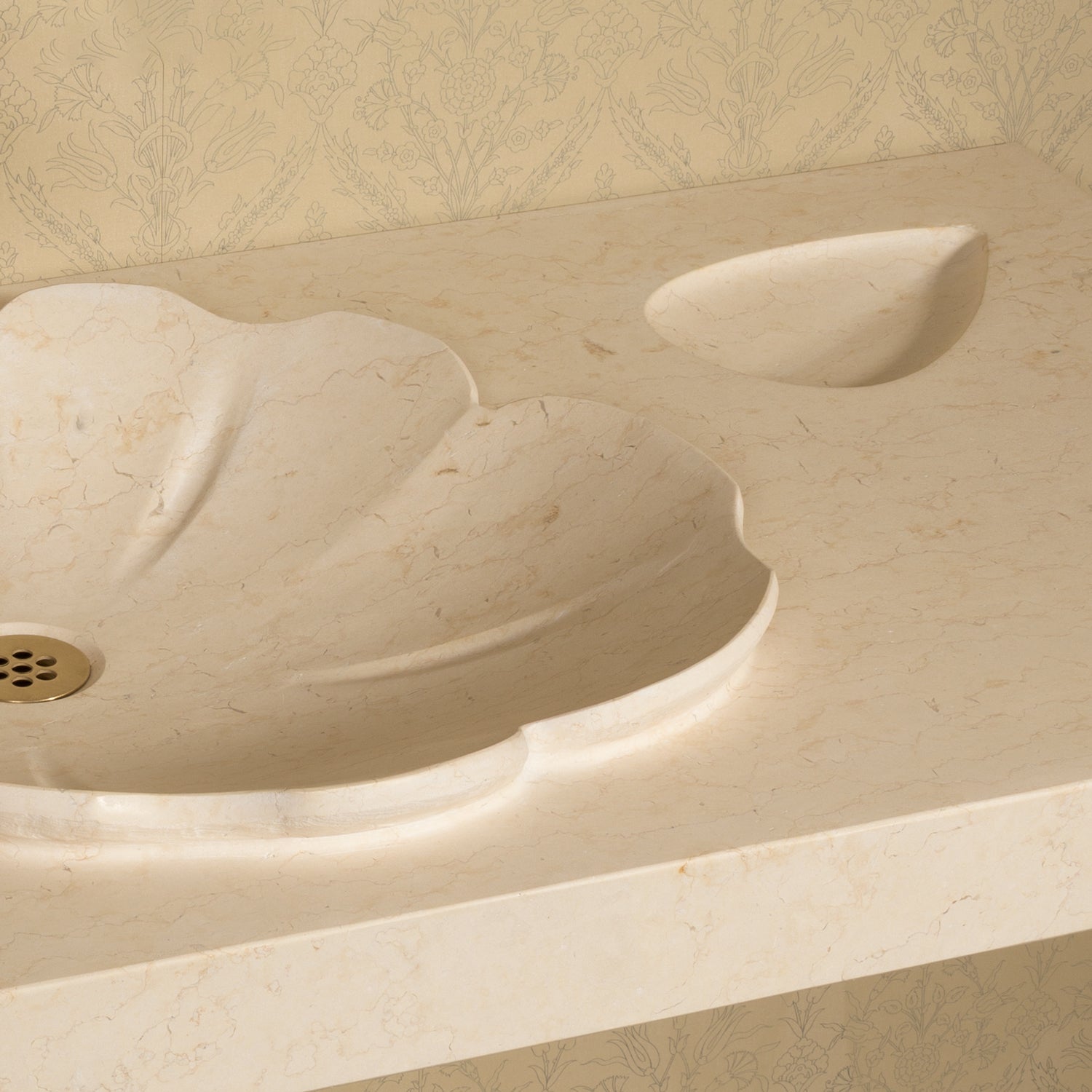Sakura console top in papiro gold marble