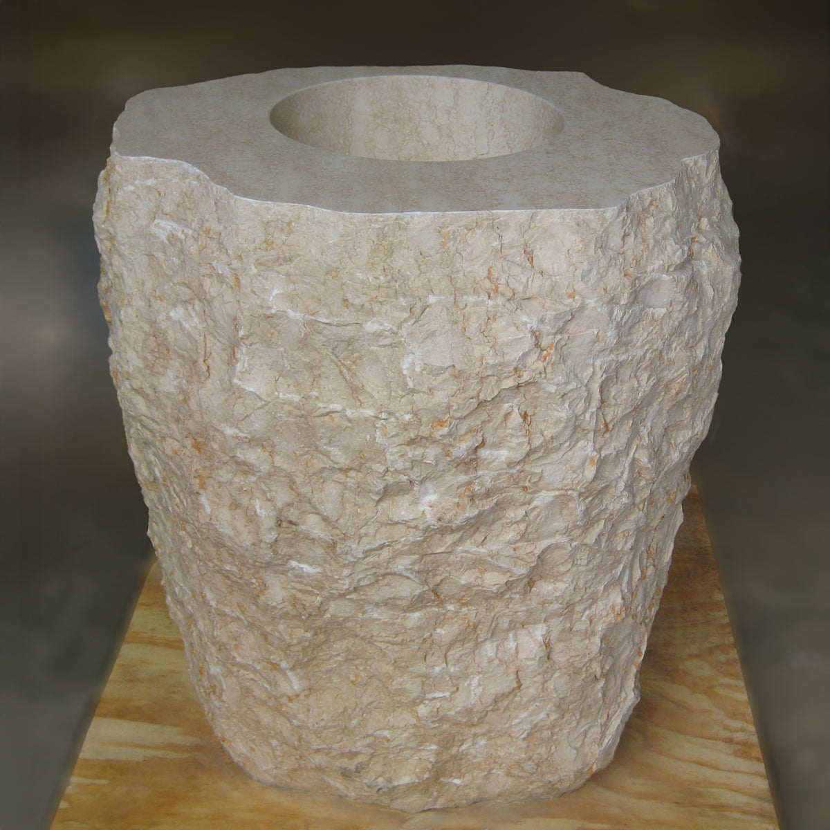 Papiro Cream pedestal sink with polished top and chiseled exterior