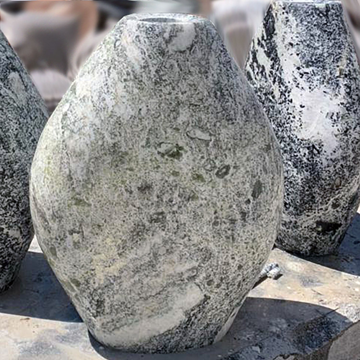 Pebble fountain in green marble