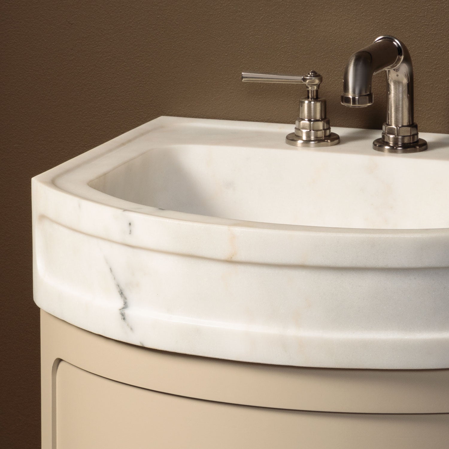 Harbor washbasin  in luna bianca marble 