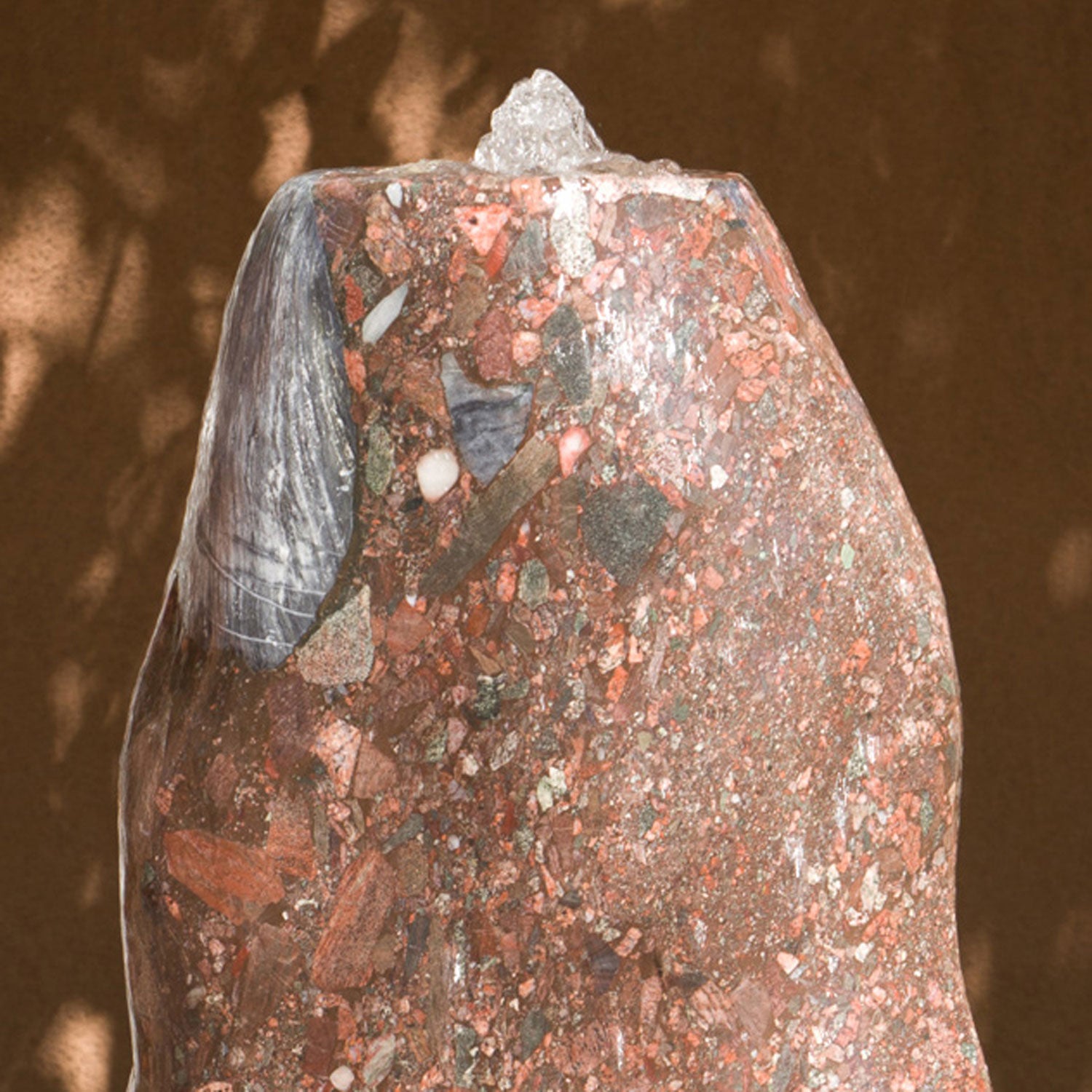 Pebble fountain in Jurassic stone