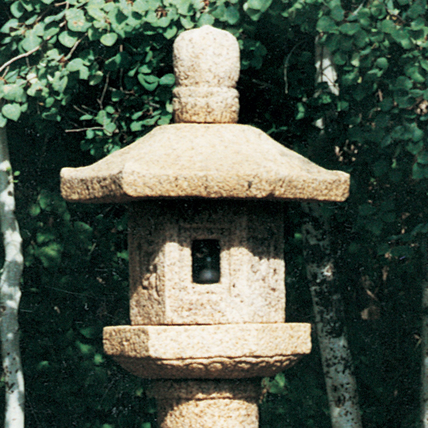 Shinto lantern in in beige granite