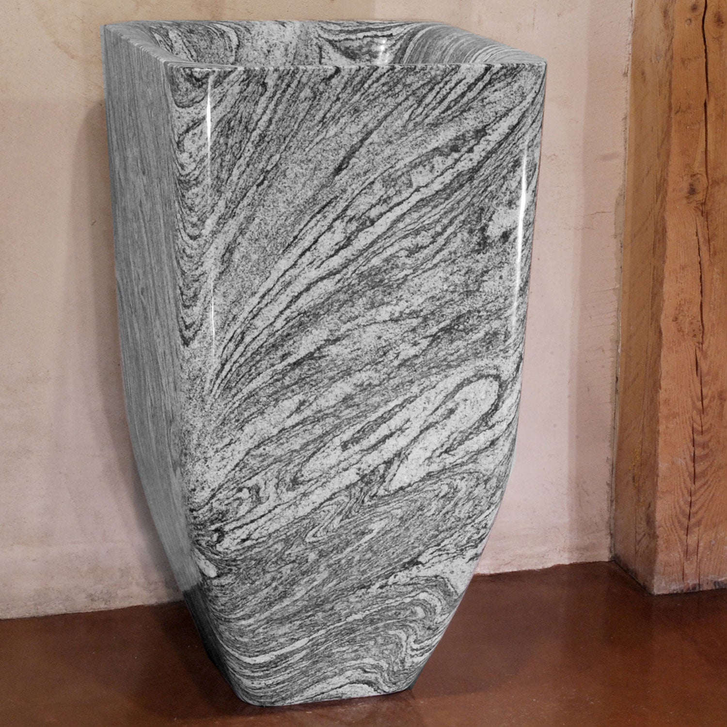 Custom pedestal sink in Cumulo Granite