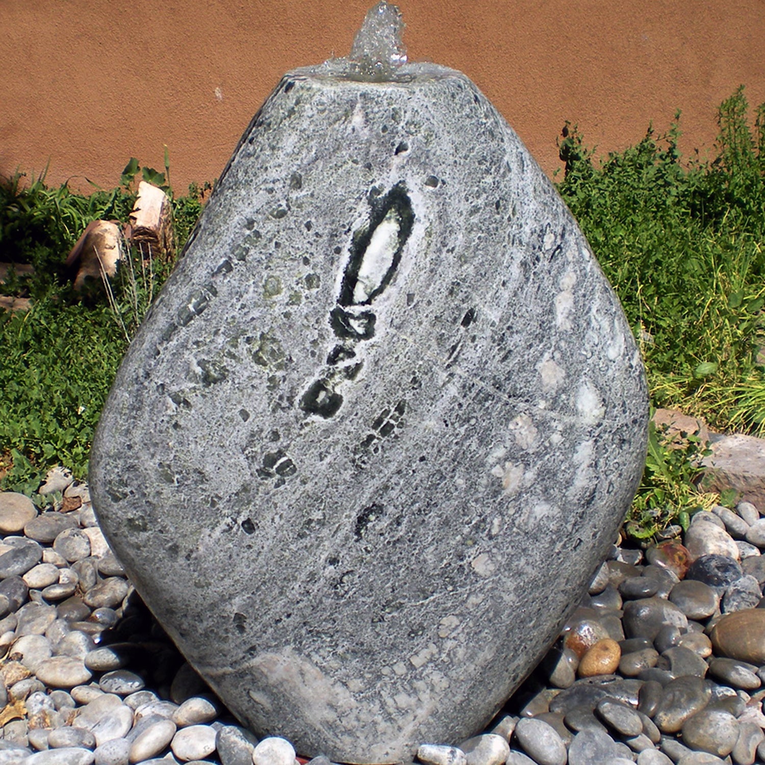Pebble Fountain in green marble
