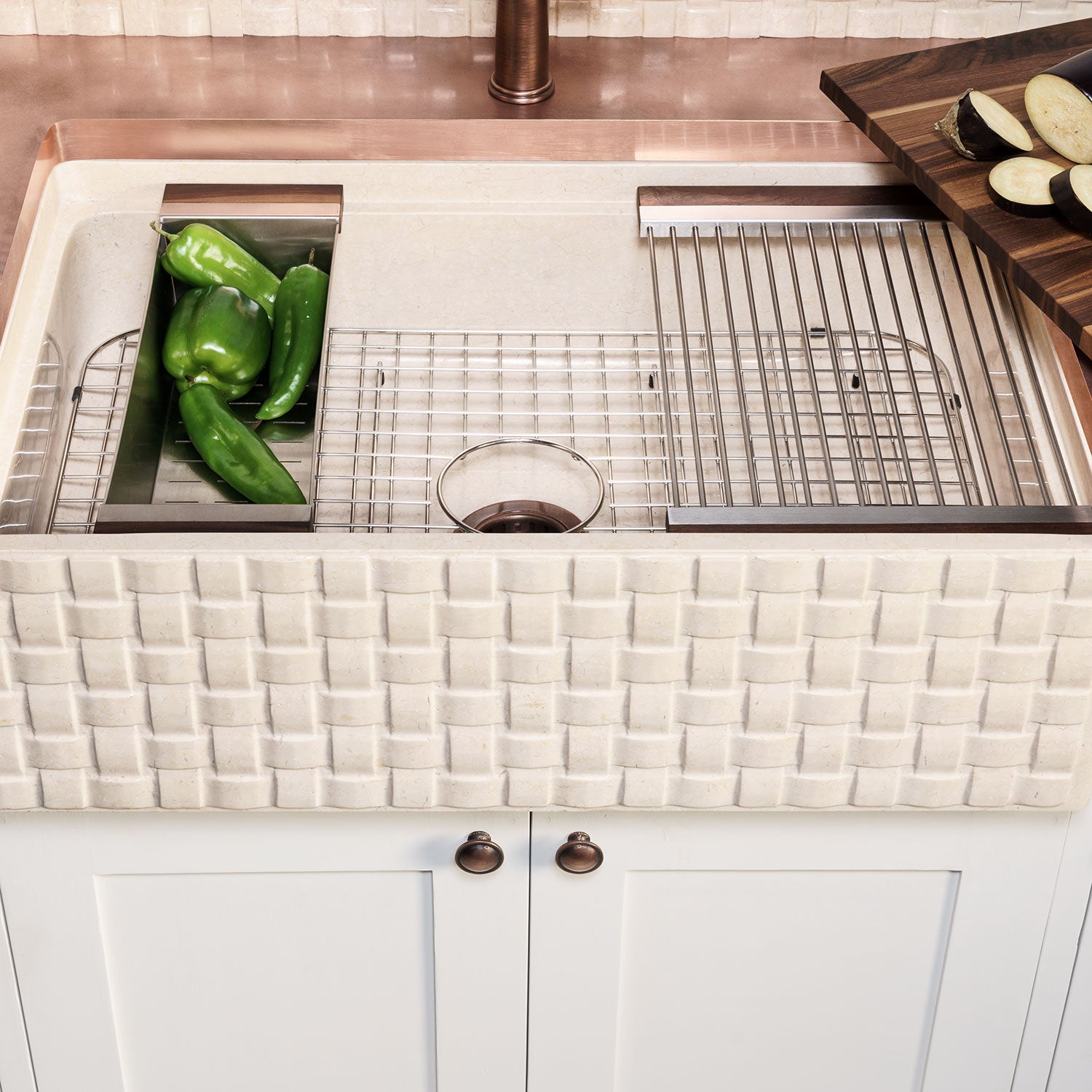 Farmhouse Sink workstation with accessories