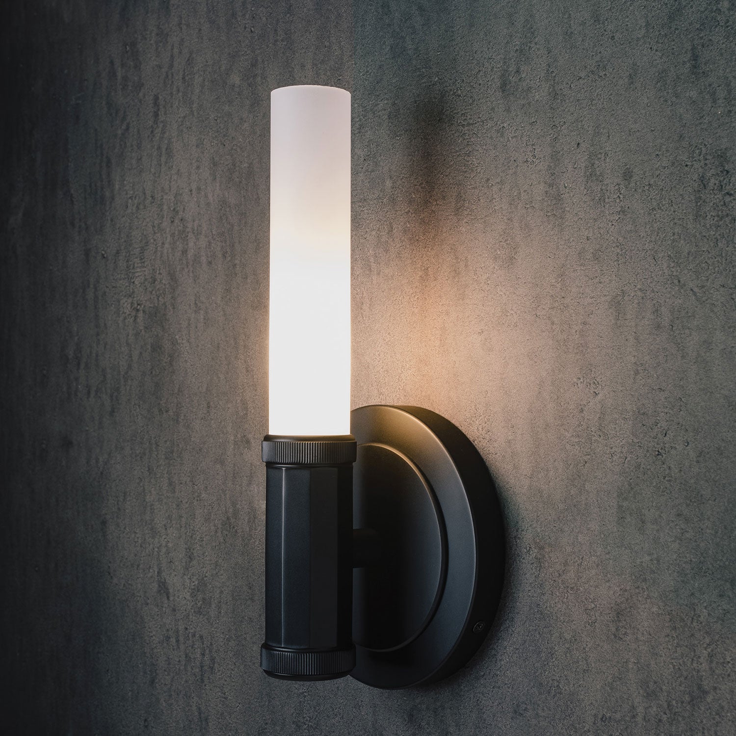 Elemental Facet Tee Sconce in matte black
