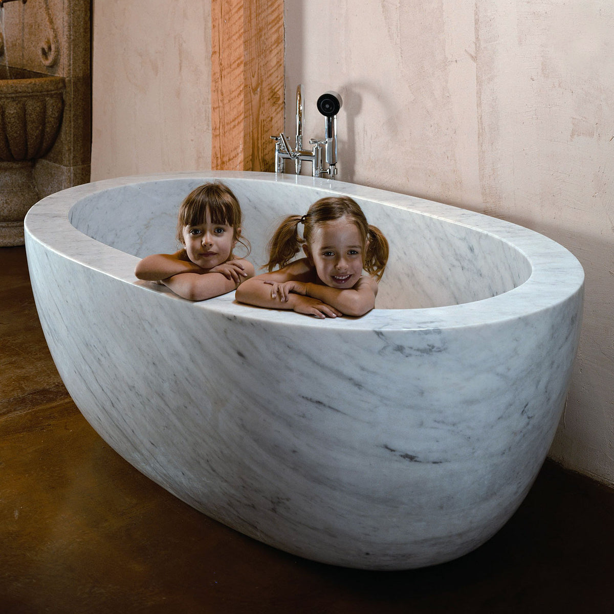 Oval Bathtub image 4 of 4